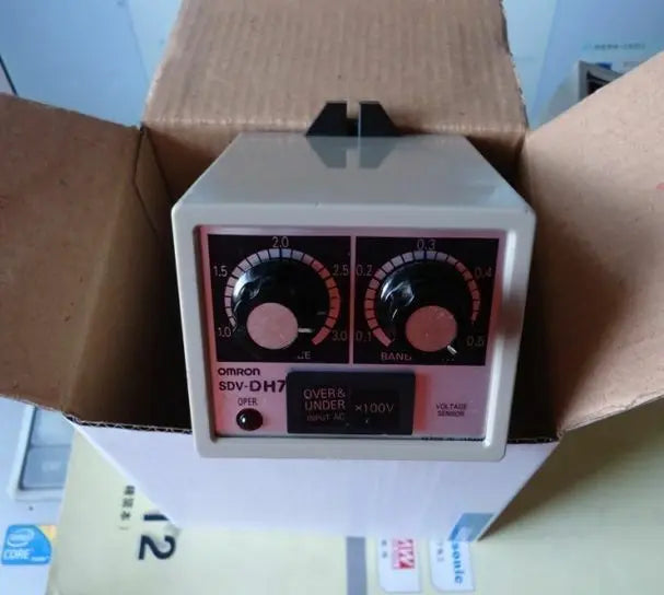 SDV-DH7 SDV DH7 New in box OMRON Voltage Sensor free shipping