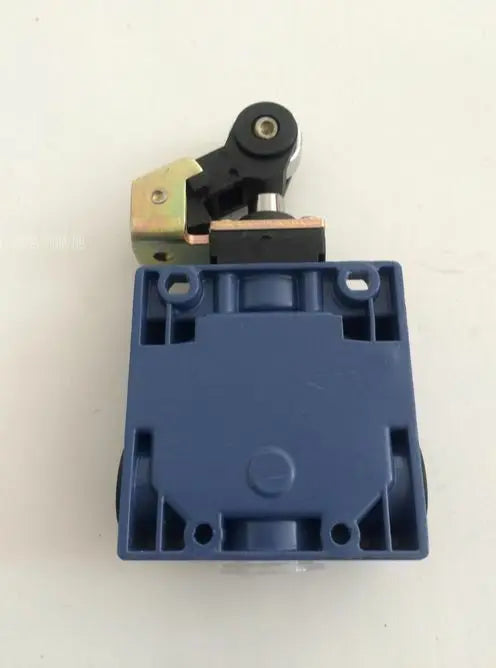 XCK-M121 XCKM121 1PC NEW Schneider Limit Switch free shipping