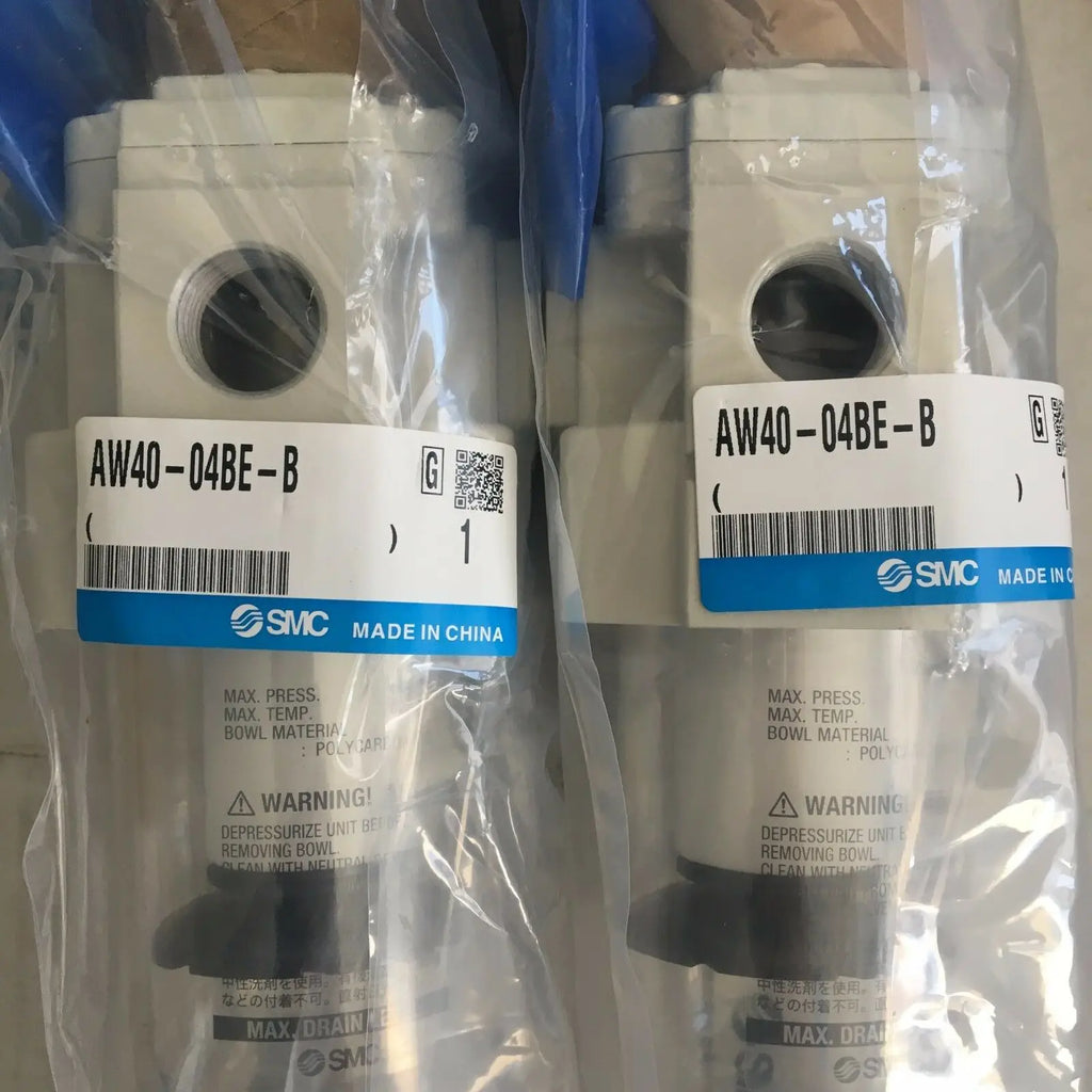 New  SMC  AW40-04BE-B  filtering pressure reducing valve   free shipping
