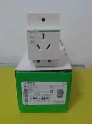 EA9X310 1Pcs NEW Schneider convenience receptacle free shipping