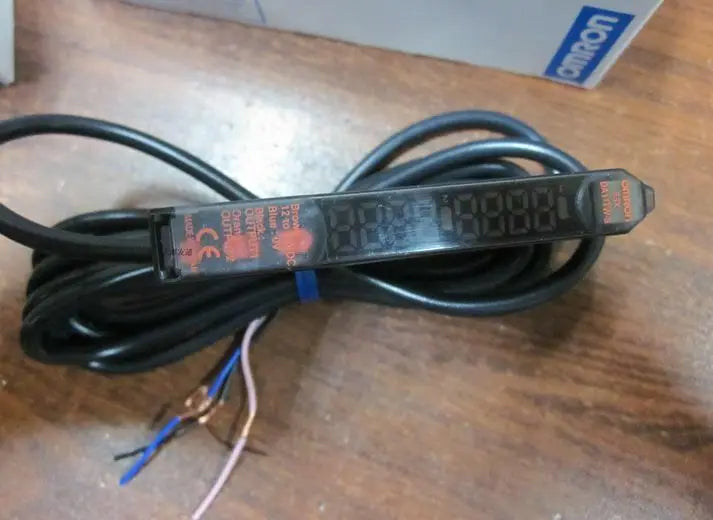 E3X-DA11TW-S E3XDA11TWS New Omron PHOTOELECTRIC SWITCH free shipping