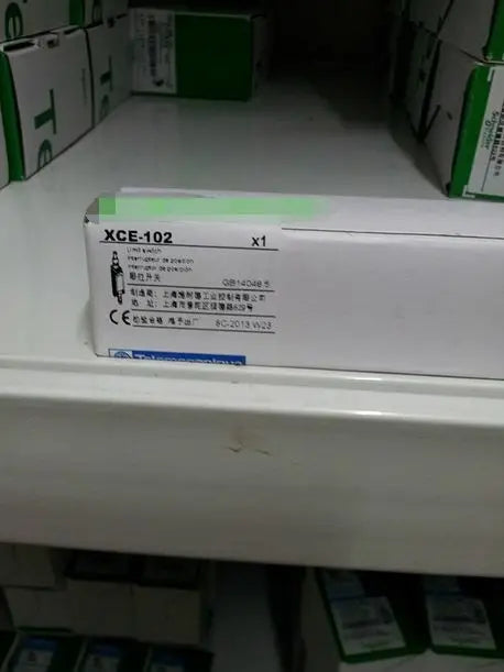 XCE-102 XCE102 1PC New Schneider Limit Switch free shipping