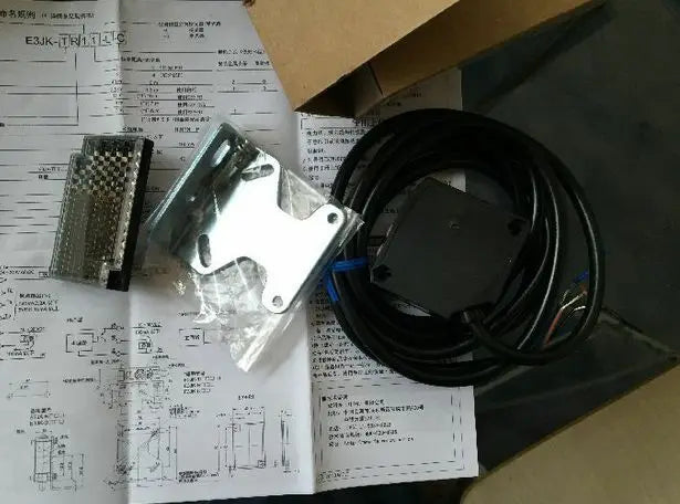 E3JK-RN11-C E3JK RN11 C NEW IN BOX Omron photoelectric switch free shipping
