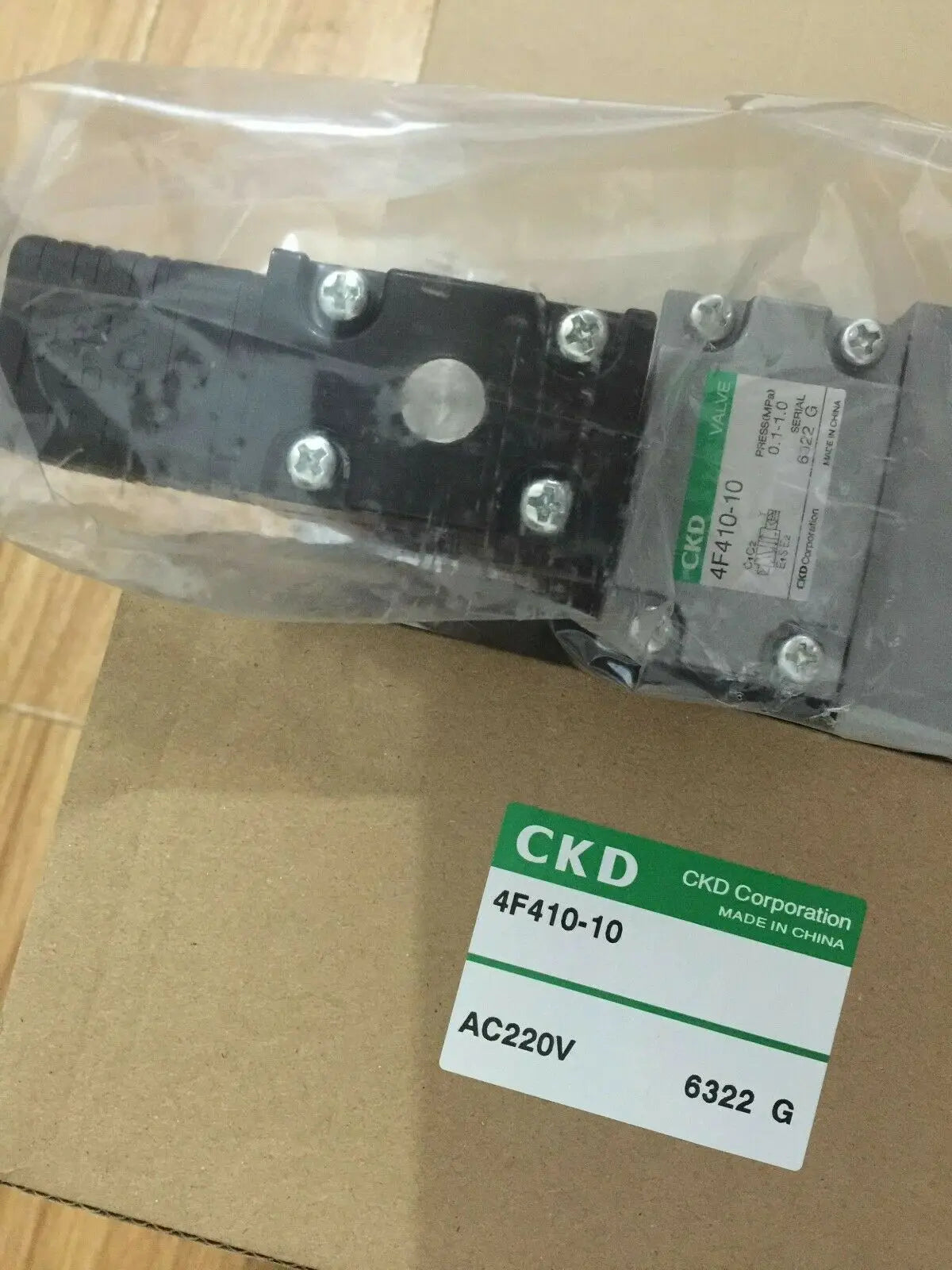 1PC  NEW  CKD   4F410-10-AC220V    4F410-10  AC220V   free  shipping