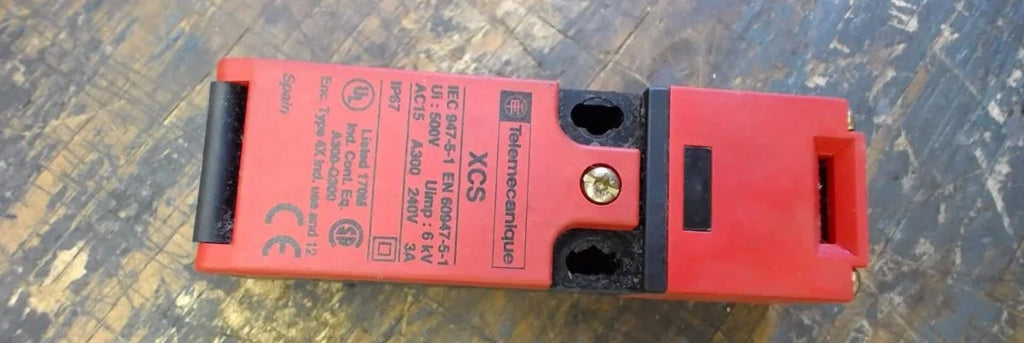 New  Schneider Telemecanique Safety Switch  XCSPA591 free shipping
