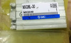 MXQ16L-30 MXQ16L30 1PC New SMC pneumatic slide free ship