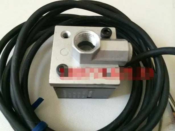 DP2-21Z DP2 21Z New in box SUNX Pressure Sensor free shipping
