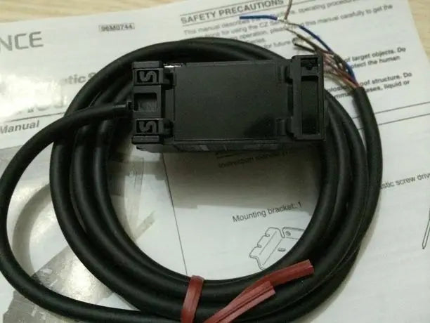 New in box Keyence CZ-V1P CZ V1P Sensor free shipping