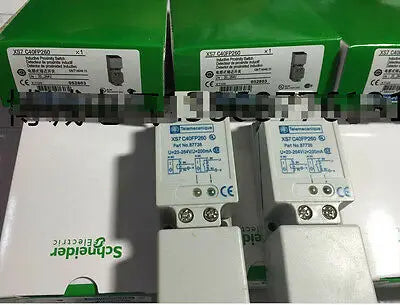 NEW in box  Schneider XS7-C40FP260  XS7 C40FP260