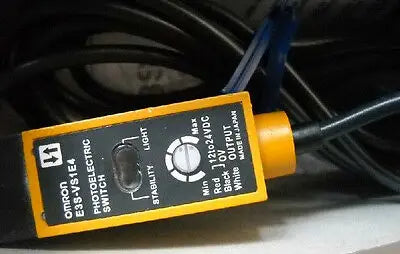 New in box OMRON optoelectronic switch E3S-VS1E4