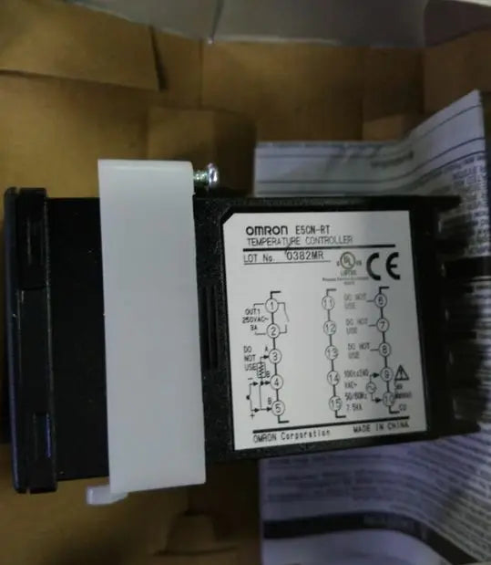E5CN-RT E5CN RT 100-240VAC New Omron Temperature Controller free shipping