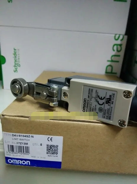 New Omron Limit Switch D4V-8104SZ-N D4V-8104SZ-N free shipping
