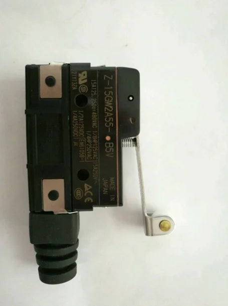 Z-15GW2A55-B5V Z15GW2A55B5V 1PCS New Omron Micro Switch free ship