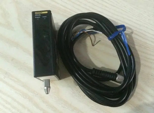 D5VA-3B1 D5VA3B1 1PC NEW OMRON Displacement sensor free shipping