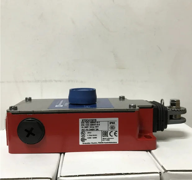 New Schneider Pull switch XY2-CH13270 XY2 CH13270 XY2CH13270 free shipping