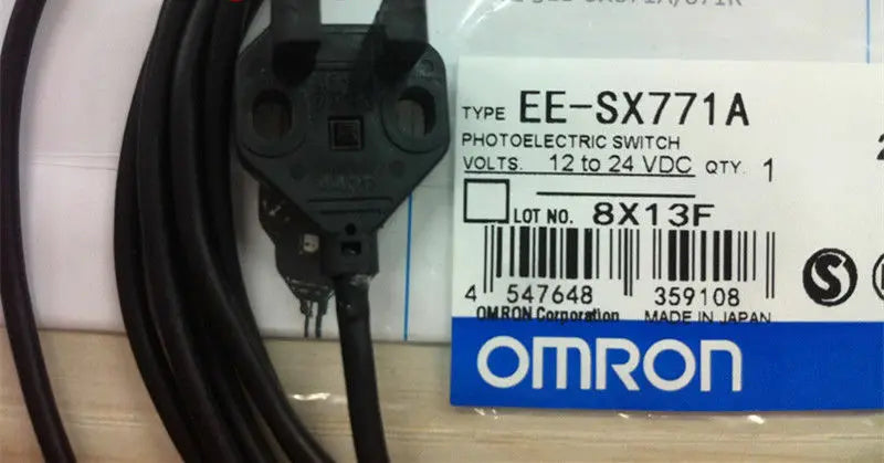 New  OMRON  EE-SX771A  Photoelectric sensor  free shipping