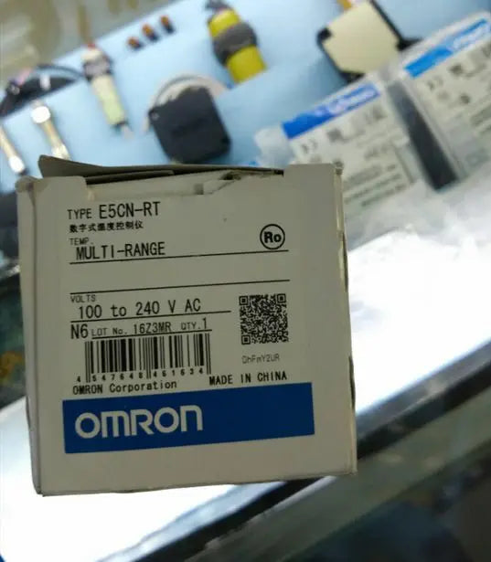 E5CN-RT E5CN RT 100-240VAC New Omron Temperature Controller free shipping