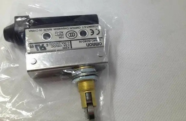 D4MC-5040-N D4MC 5040 N NEW in box Omron Limit Switch free shipping