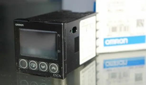 E5CN-R2T E5CN R2T 100-240VAC NEW IN BOX Omron Temperature Controller free ship