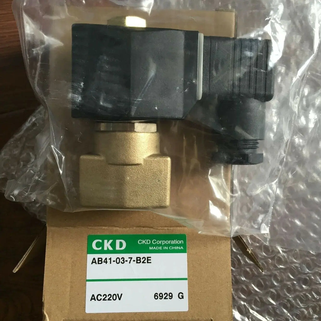 1PC  NEW  CKD  AB41-03-7-B2E-AC220V   AB41-03-7-B2E  AC220V  free  shipping