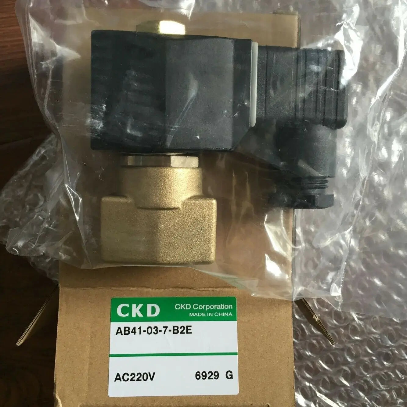 1PC  NEW  CKD  AB41-03-7-B2E-AC220V   AB41-03-7-B2E  AC220V  free  shipping