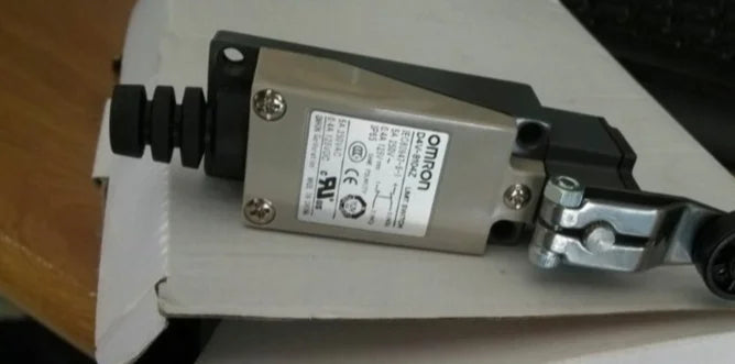 D4V-8104Z D4V8104Z 1PC New Omron Limit Switch free shipping