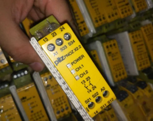 New  PILZ PNOZ X2.2 PNOZX2.2  free shipping