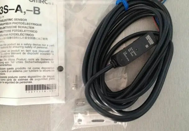 E3S-AD82 E3S AD82 NEW OMRON NEW IN BOX free shipping