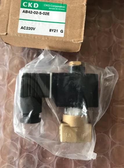 1PC  NEW  CKD  AB42-02-5-02E-AC220V   AB42-02-5-02E  AC220V  free  shipping
