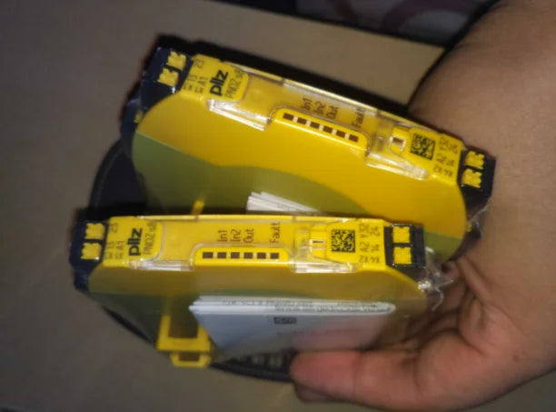 1PC New  PILZ  PNOZ S8 751108 PNOZS8  free shipping