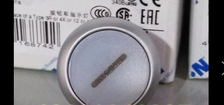 1PC  NEW   EATON  MOELLER  M22-DL-W-X1   free shipping