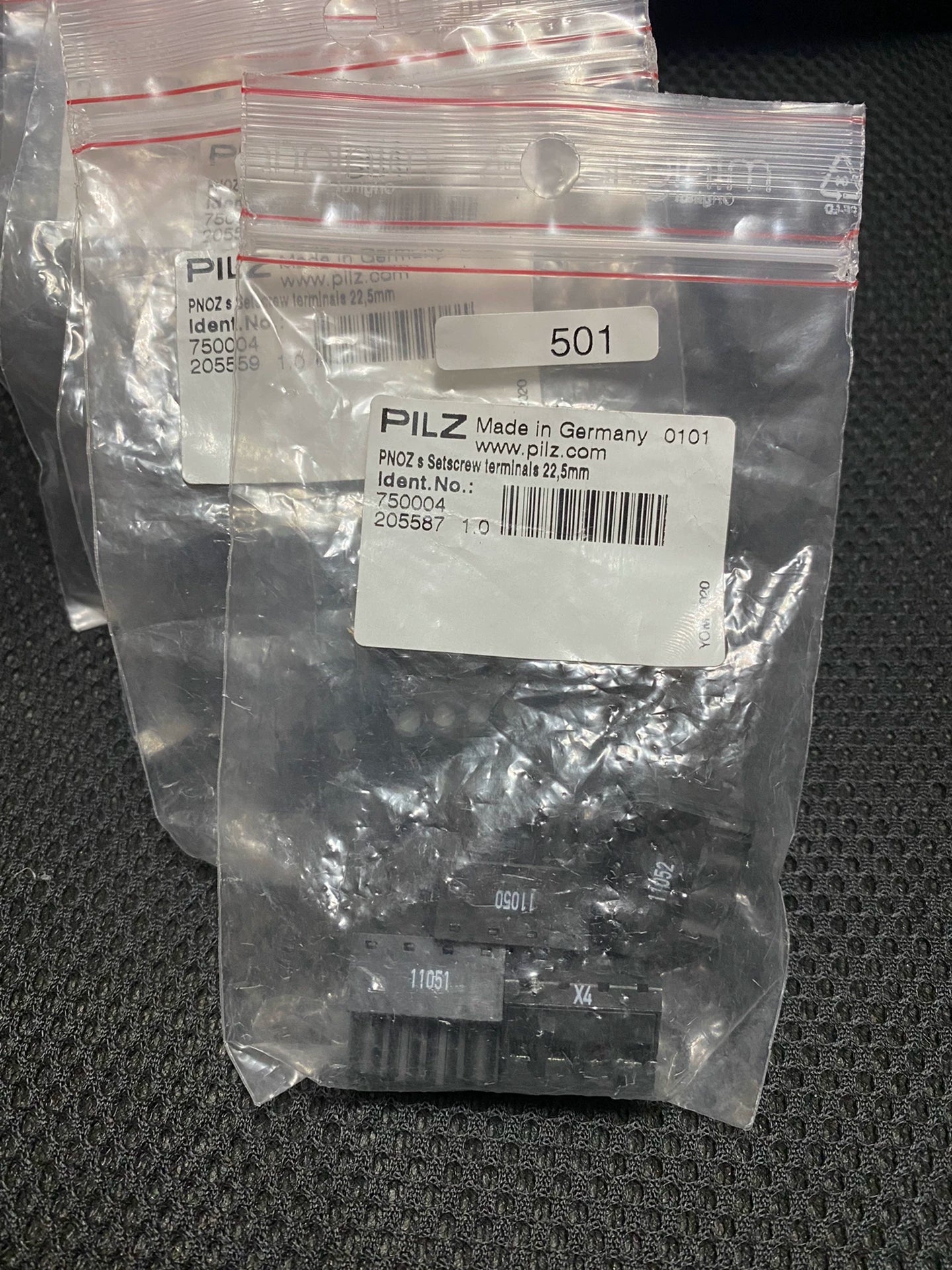 1pc new  Pilz 750004