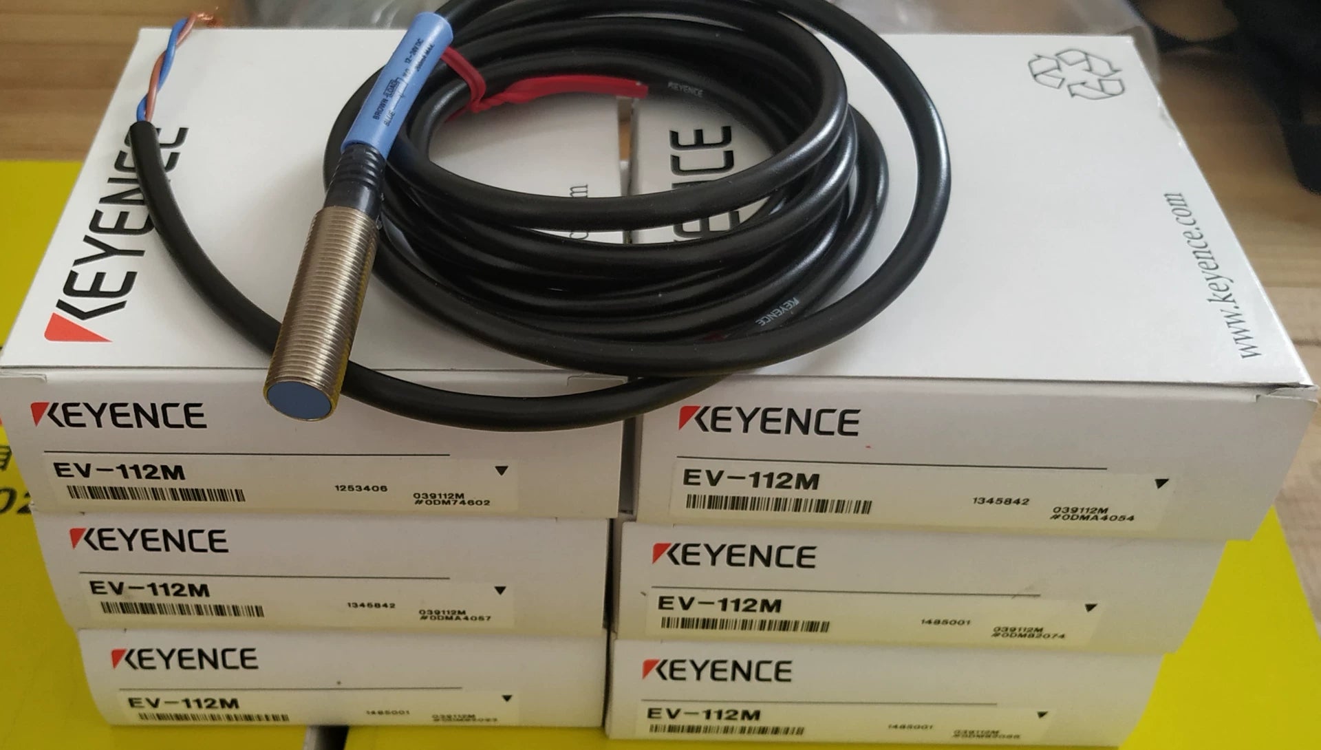 1pc New   KEYENCE EV-112M