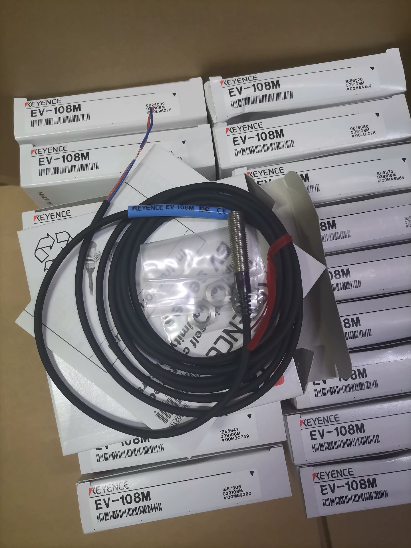 1pc New   KEYENCE EV-108M
