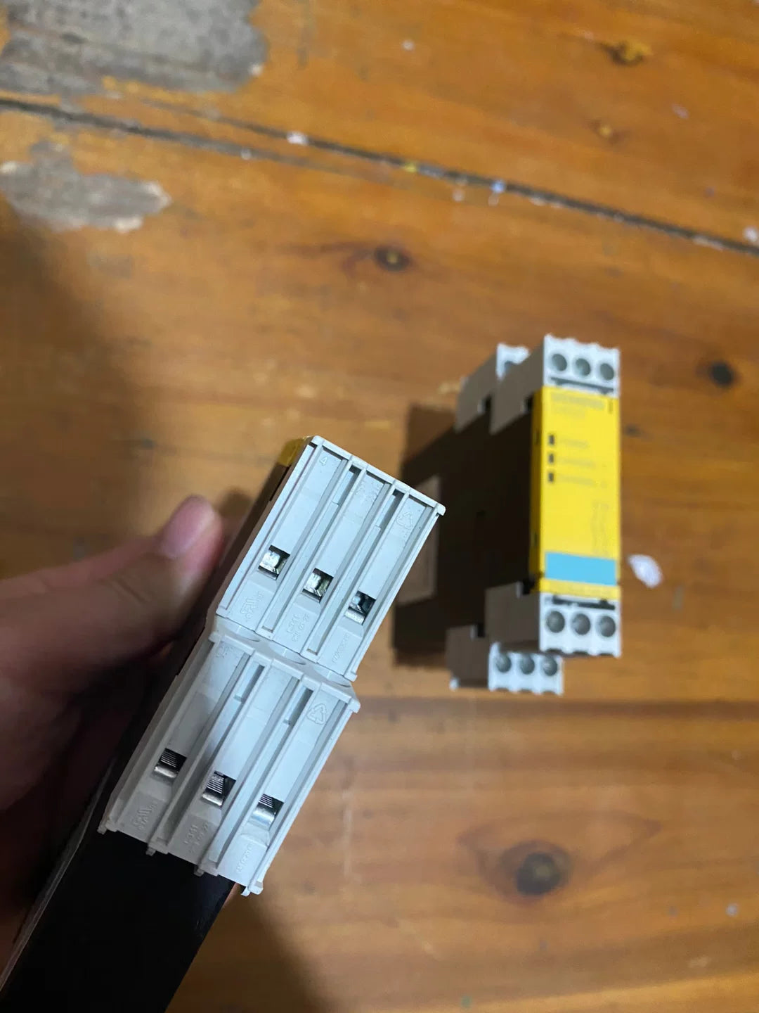 1pc new  SIEMENS 3TK2824-1AL20