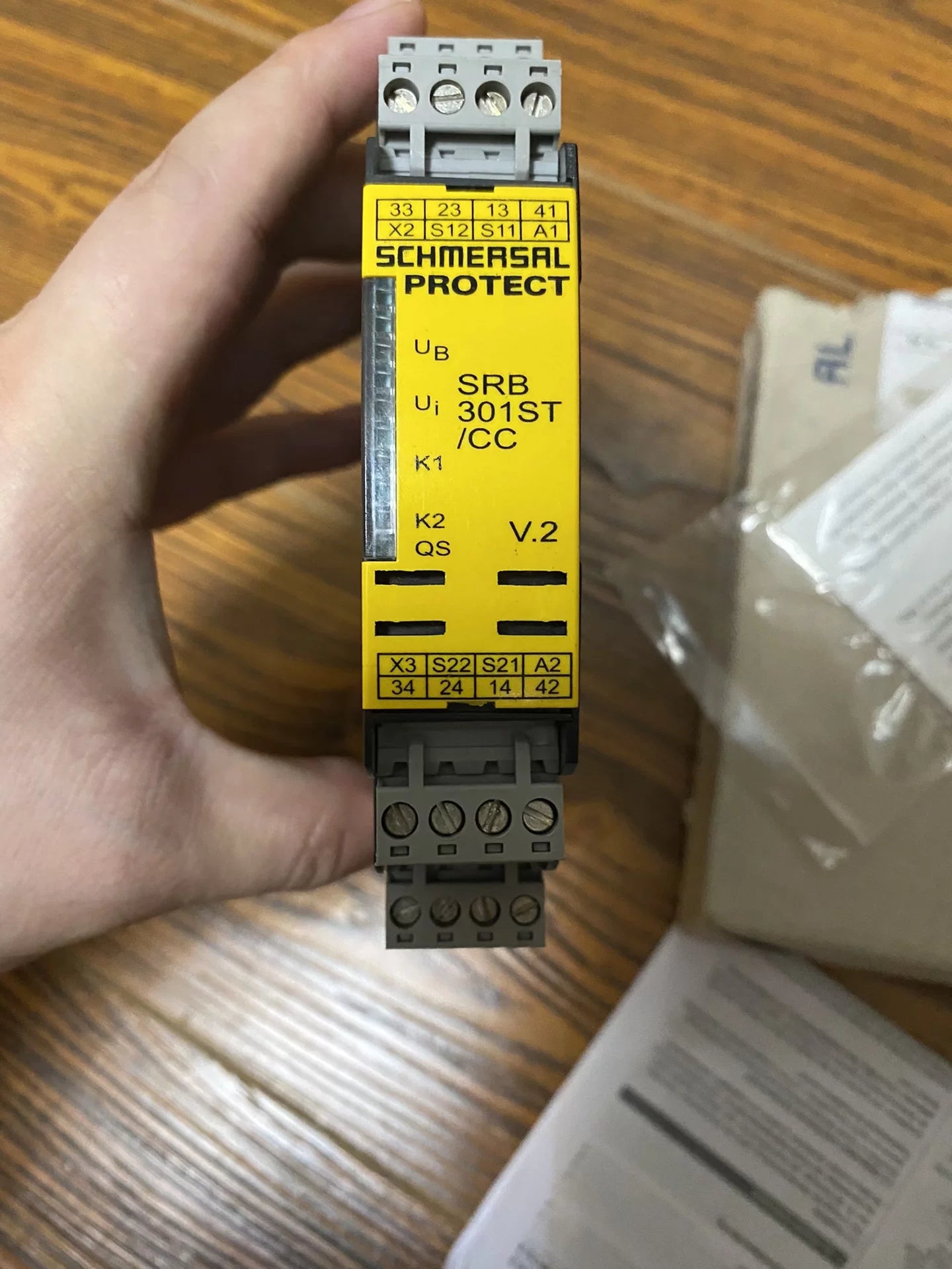 1pc new  SCHMERSAL  SRB301ST/CC-24V