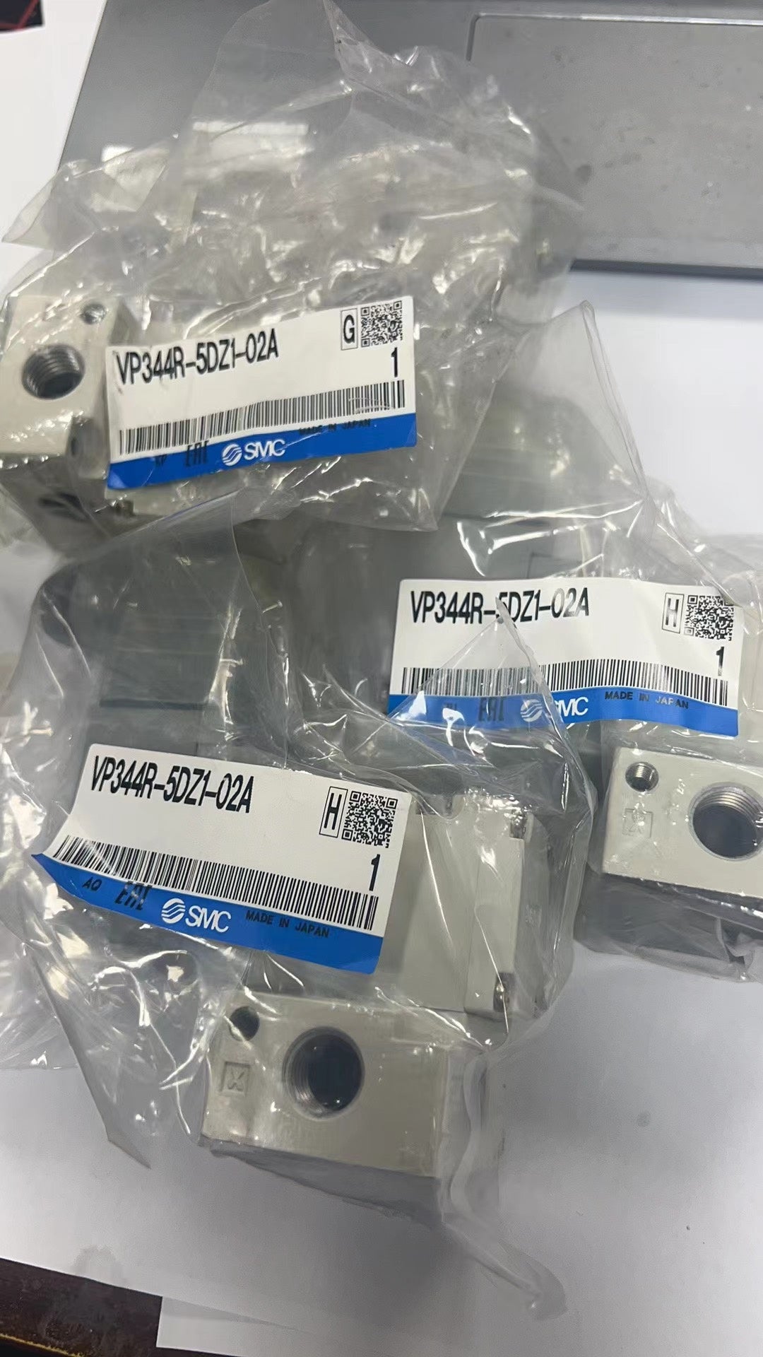 1pc new in box freeshipping SMC VP344R-5DZ1-02A