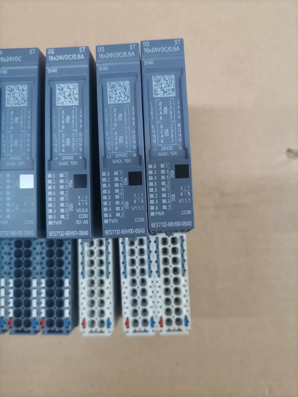 1pc New   SIEMENS 6ES7132-6BH00-0BA0