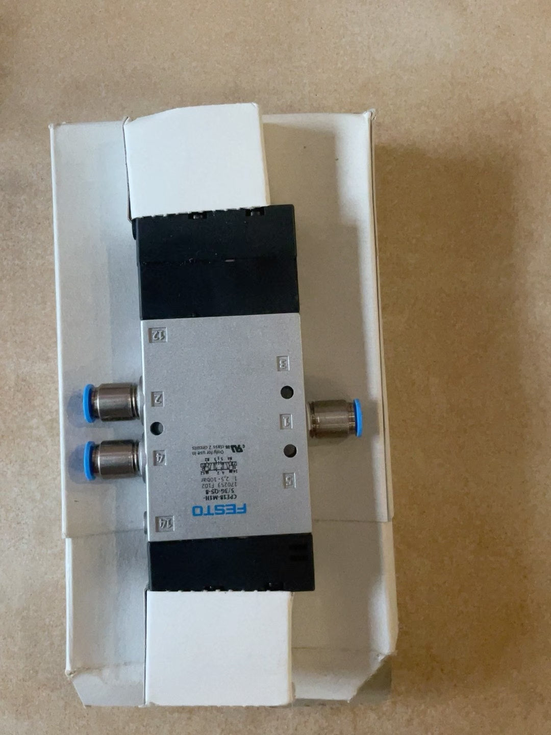 1pc new for FESTO CPE18-M1H-5/3G-QS-8