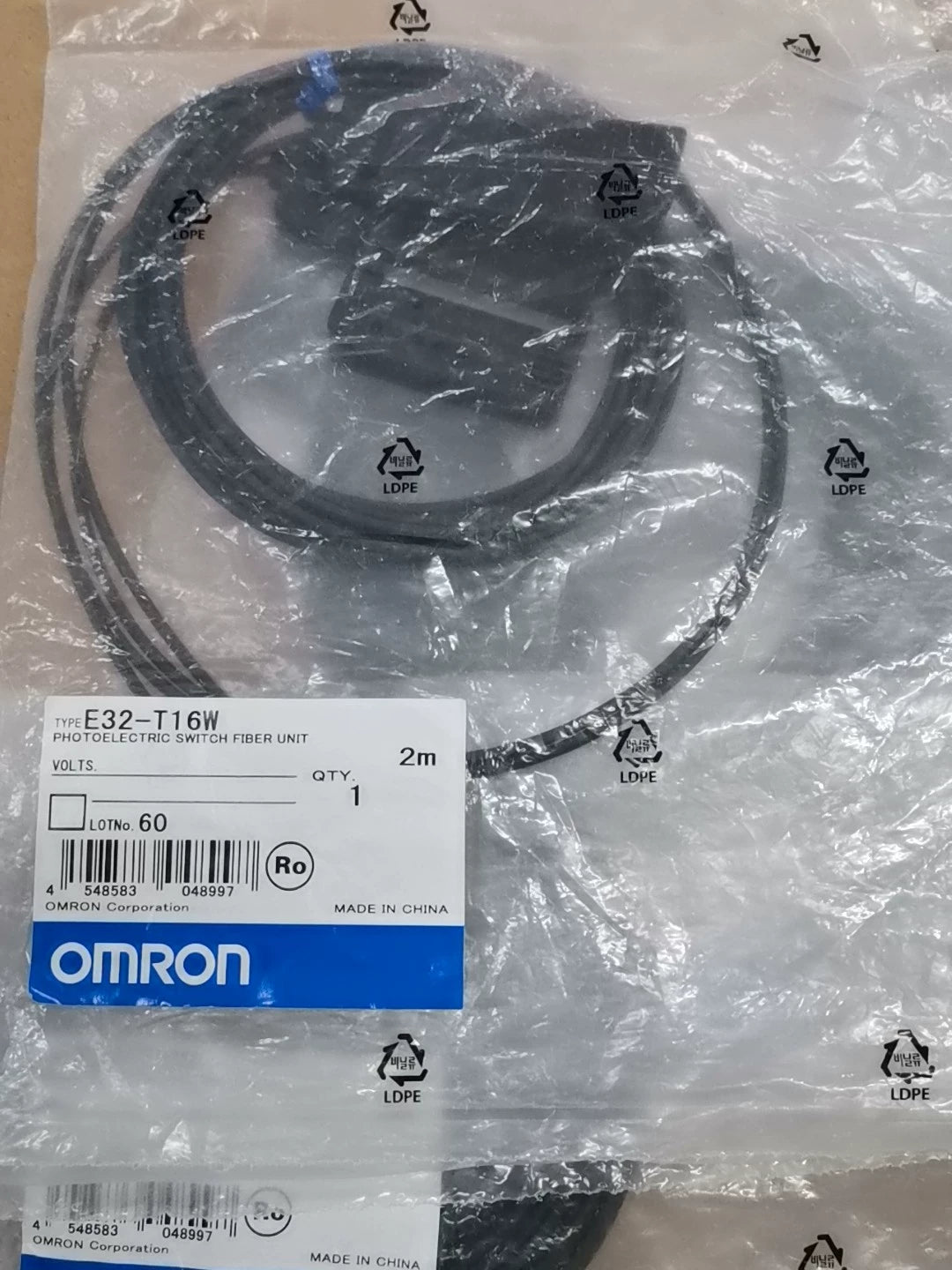 1pc New   KEYENCE E32-T16W