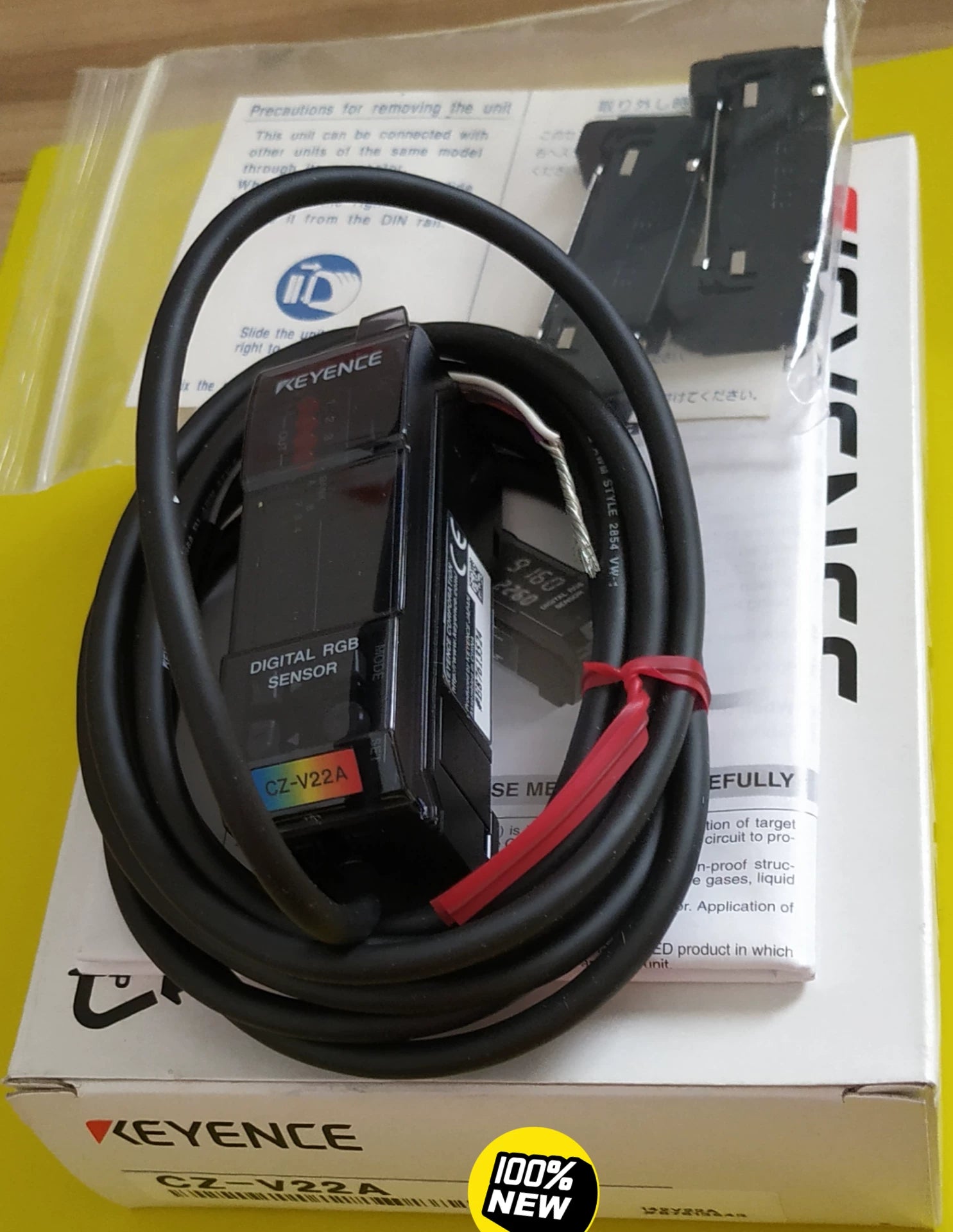 1pc New   KEYENCE  CZ-V22A