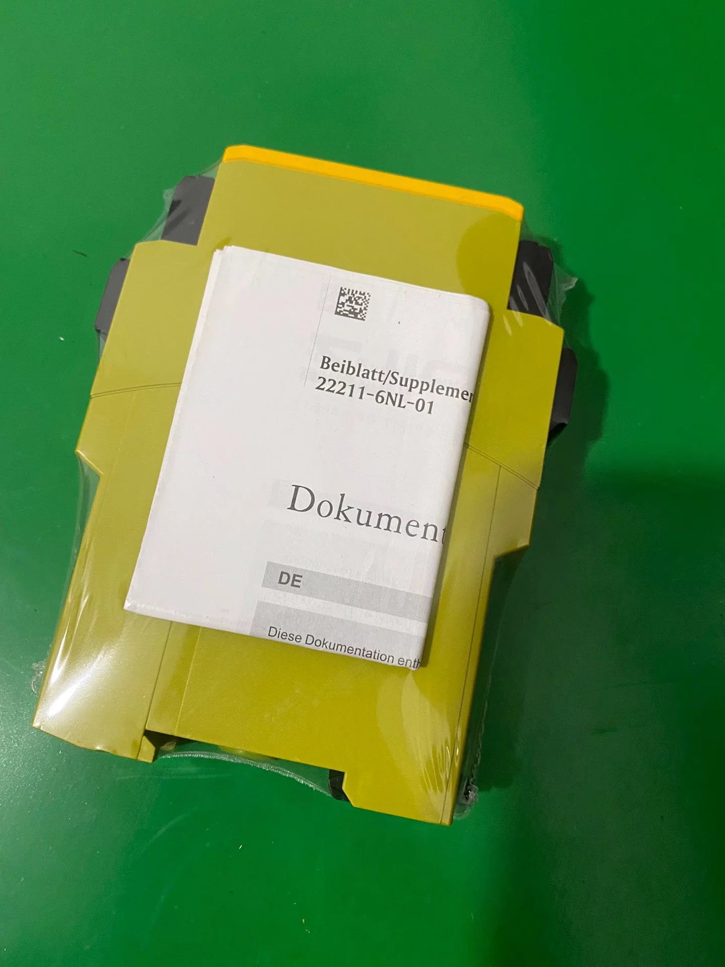 1pc new  PILZ PNOZ X2.8P  777301