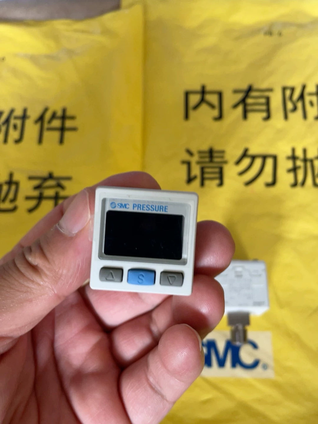 1pc new for SMC ZSE30A-01-N-M