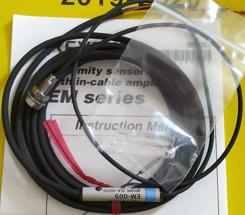 1pc New   KEYENCE EM-005