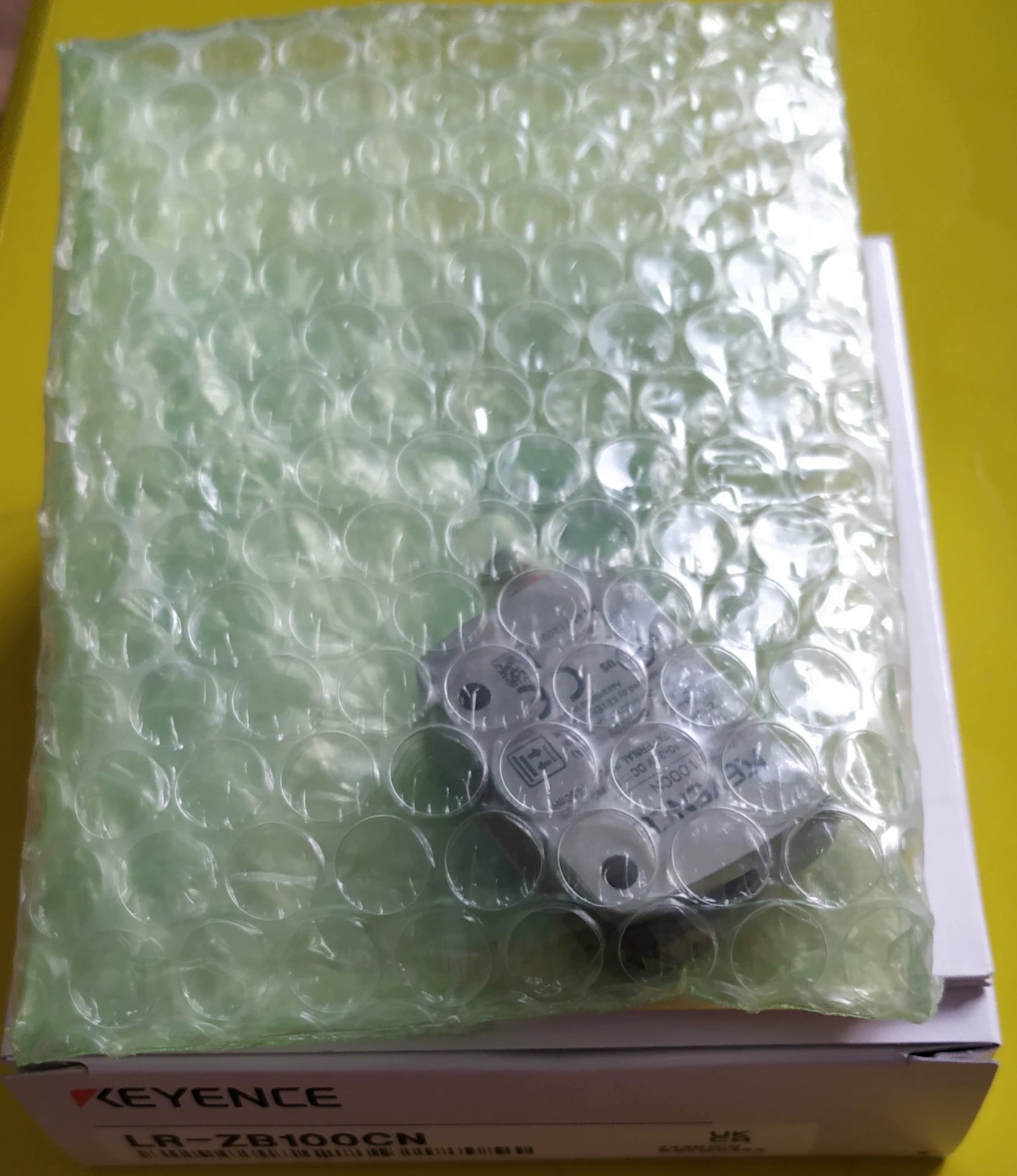 1pc New   KEYENCE LR-ZB100CN