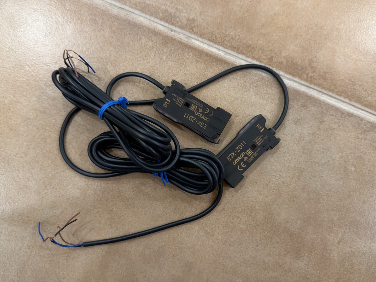 1pc new for Omron E3X-ZD11