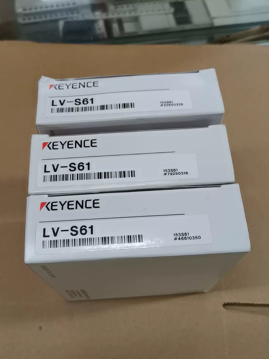 1pc New   KEYENCE LV-S61