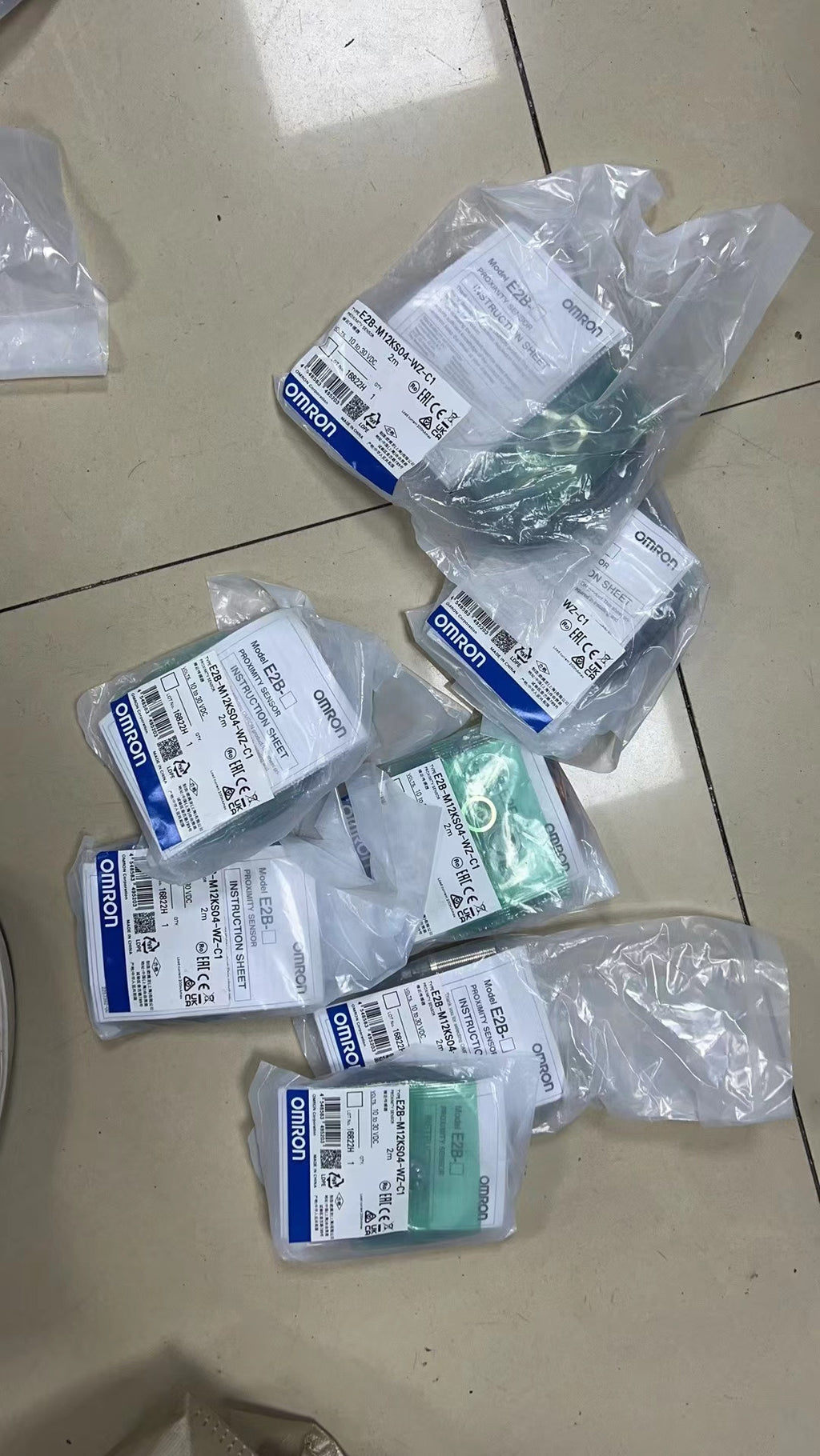 1pc new in box freeshipping OMRON E2B-M12KS04-WZ-C1