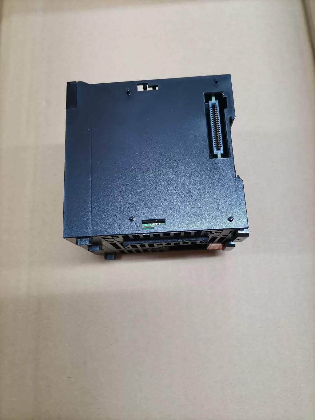 1pc New   KEYENCE KV-7000C