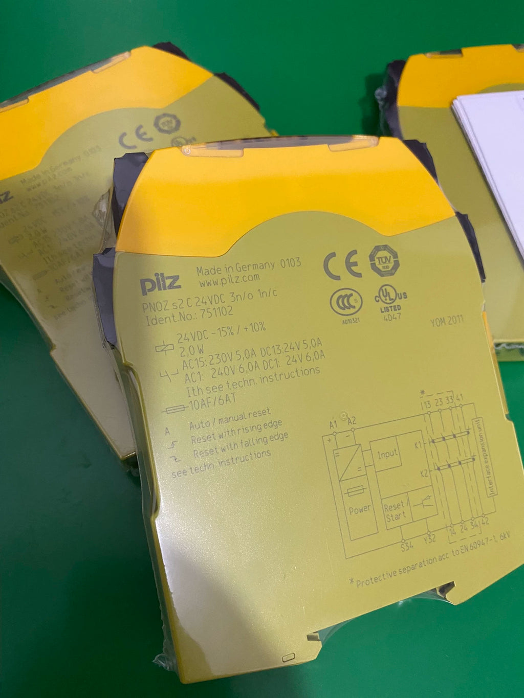 1pc new  PILZ 751102